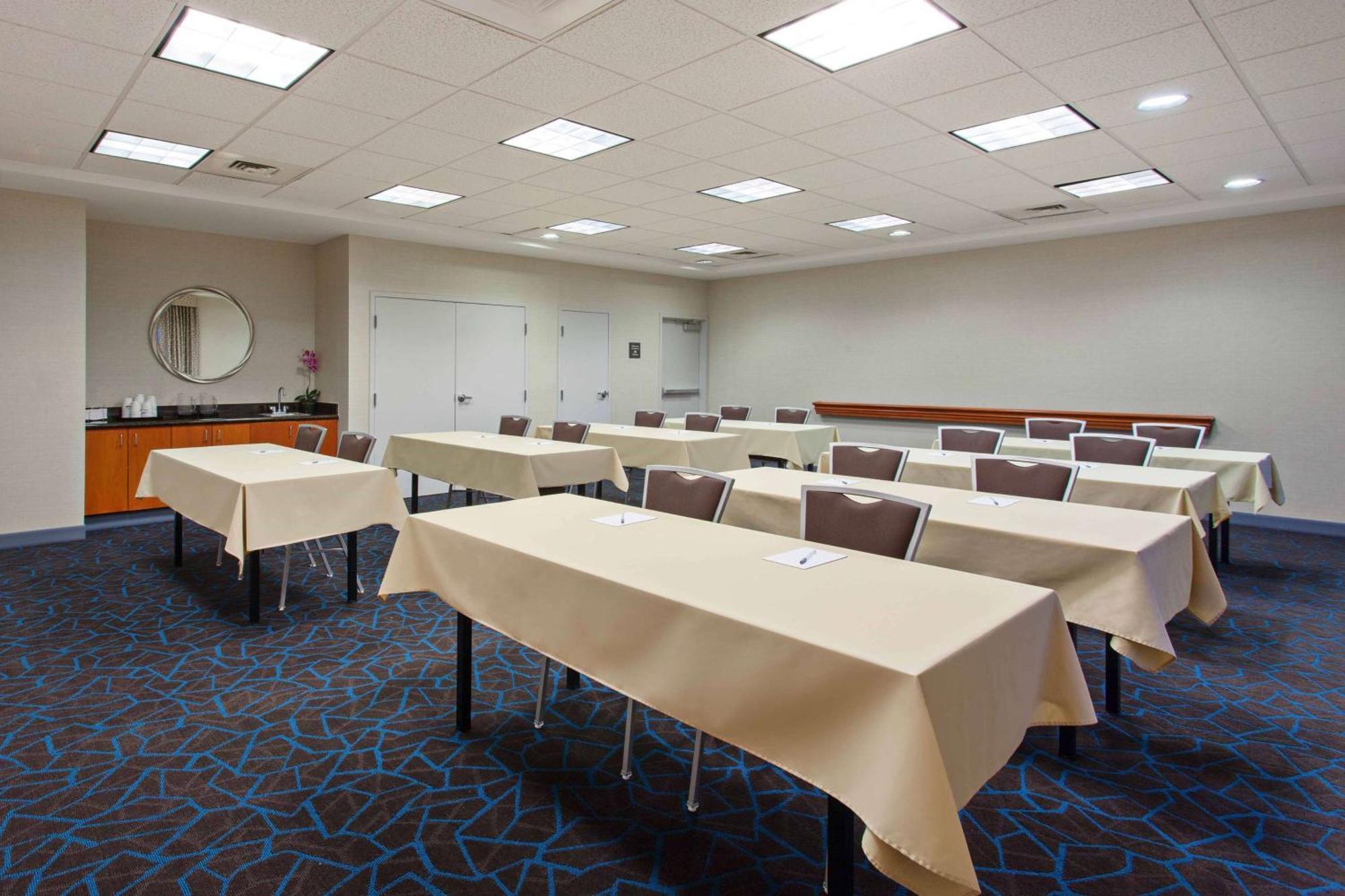 Hampton Inn & Suites Clovis Airport North Екстер'єр фото